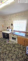 Casa en Pola de Gordón (La). Se vende casa en santa lucia de gordon de 160m2, amueblado, tres