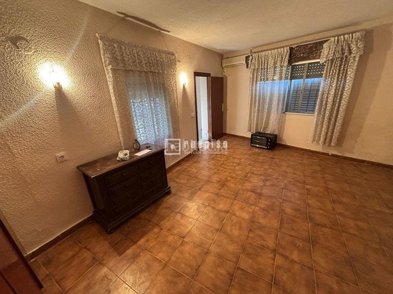 Foto 18129c6e-056b-42b3-80cd-98e1e0db1018. Casa amb piscina a Cadalso de los Vidrios