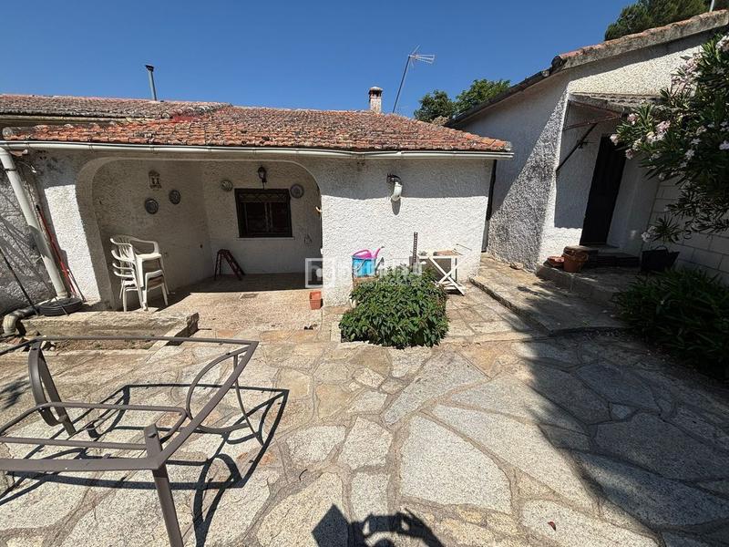 Foto 603e9a5a-fe50-48fd-9193-67099d272e11. Casa amb piscina a Cadalso de los Vidrios