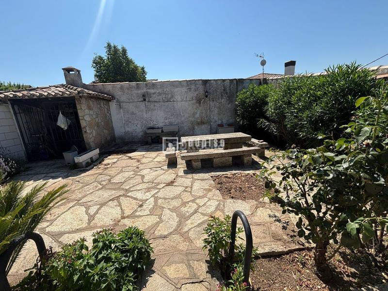 Foto a8b64373-288a-43d4-9c86-44d758aa9021. Casa amb piscina a Cadalso de los Vidrios