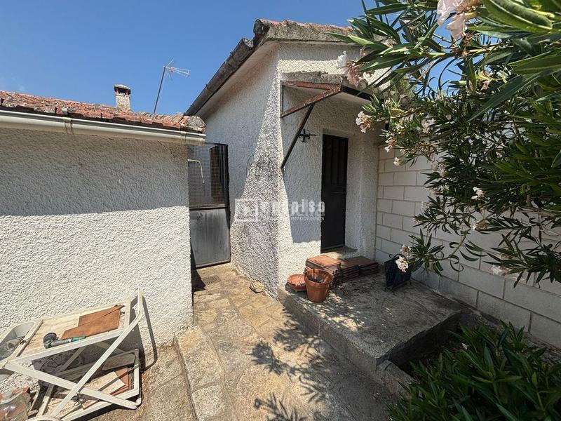 Foto b5effcea-fcad-4ca8-aaaa-df42ff967ac5. Casa amb piscina a Cadalso de los Vidrios