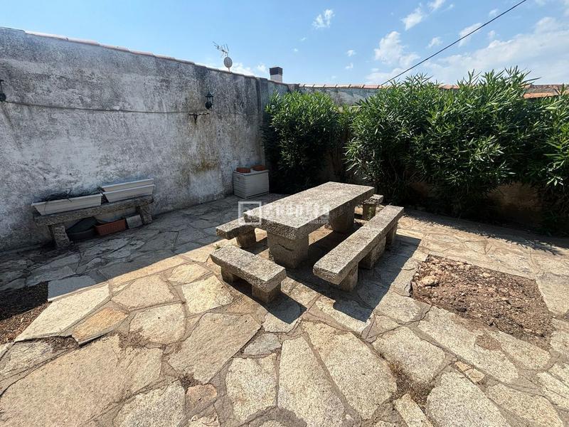 Foto e82cb2fe-ba49-4185-82cb-a3f2f51fa2d9. Casa amb piscina a Cadalso de los Vidrios