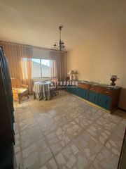 Haus  Real. Vivienda de 3 plantas con 5 habitaciones y 3 baños en ceniciento