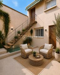 Maison  Real. Vivienda de 3 plantas con 5 habitaciones y 3 baños en ceniciento