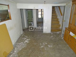 Haus  De la sangre. Casa familiar con 6 habitaciones y 1 baño en cadalso de los vidr
