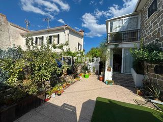 Chalet  De la paloma. Chalet independiente con jardín en el tiemblo ávila  4 dormitori