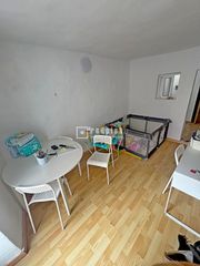 Casa  De san macario. Casa con tres habitaciones y un baño en cadalso de los vidrios