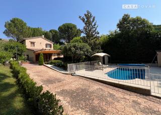 Chalet en Calle manuel de falla 7j. Casa con piscina en primera linea en el pantano de san juan