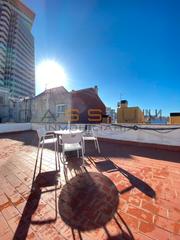 Etagenwohnung  Carrer de montserrat. Piso reformado, muy luminoso y a pocos pasos de las ramblas
