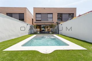 Towny house  Carrer niu de l'àguila. Pareada exclusiva de lujo con piscina