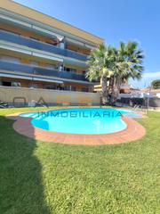Apartment  Carrer tenis. Bajo luminoso con terraza, piscina y parking