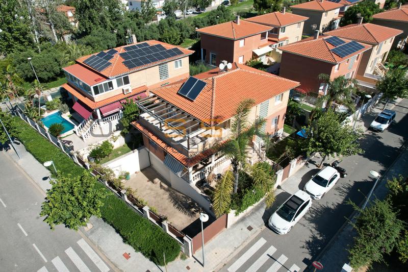 Foto ac0f249d-496f-4e91-84af-87095e3c9f3a. Casa amb aparcament a Mas de Clariana Cambrils