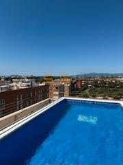 Estudi a Els Esquirols. Estudio con licencia turística, piscina, parking y trastero