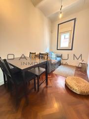 Appartement à Raval. Reformado, amueblado y con balcón. ¡listo para entrar a vivir!