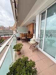 Dúplex en Segle XX. Dúplex con tres terrazas, piscina y parking!