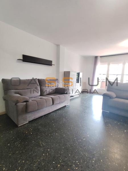 Foto 037b945e-1eff-40bf-82da-5cce664a63f0. Alquiler piso 4 habitaciones, terraza y cocina independiente. gran piso en alquiler en Salou