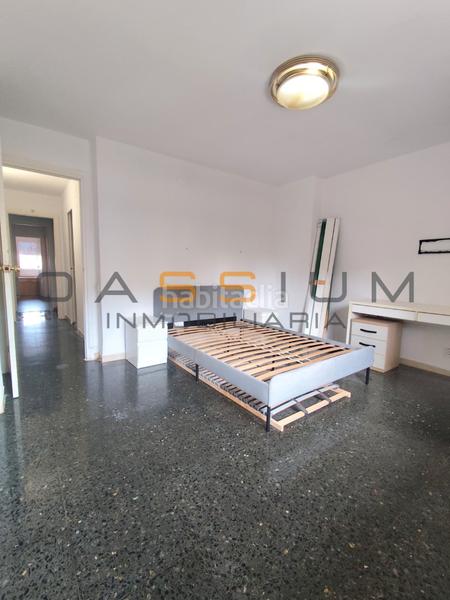 Foto e5ecbde7-0bd3-4521-9ea6-eda24dd285ef. Alquiler piso 4 habitaciones, terraza y cocina independiente. gran piso en alquiler en Salou