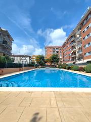 Pis a Calafell Residencial. Piso con terraza, piscina, parking y trastero incluido en calafe