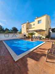 Maison jumelée à Pobla de Montornès (La). Casa pareada con piscina, jardín y barbacoa en la pobla de monto
