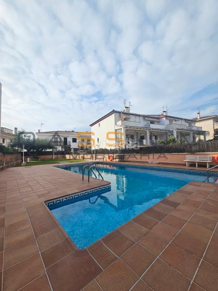 Foto 22f910d9-ef8d-4fce-8ab7-3e37a1130836. Penthouse with parking pool in Cunit residencial Cunit