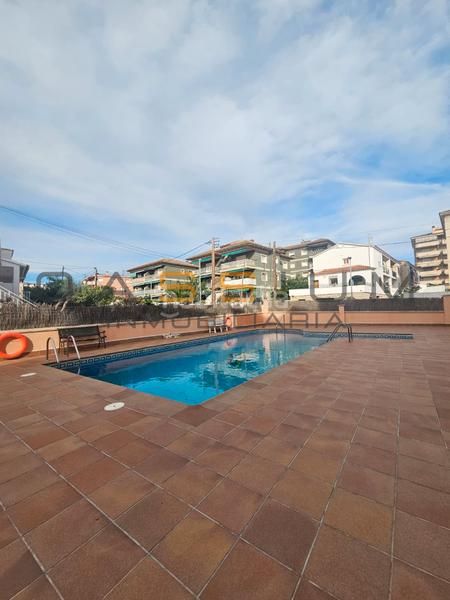 Foto 3950935d-e327-47c8-a005-fd1dd49310fe. Penthouse with parking pool in Cunit residencial Cunit
