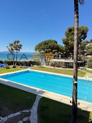 Pis  Carrer de la gavina. Piso en primera l�nea de mar en salou: 88 m�, 2 ba�os, parking y