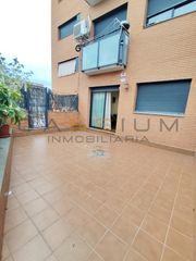 Appartamento  Carrer de la coma. Bajo con terraza y parking en constantí