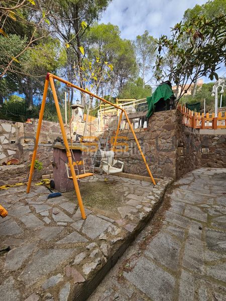 Foto aec77b22-eeb5-484a-b1e6-0ed2d5a203a7. Casa amb xemeneia aparcament piscina a Bellvei