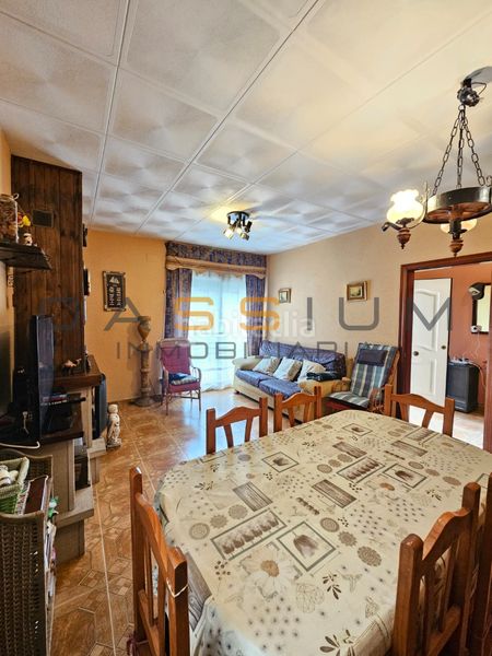 Foto b939528b-9c00-4a31-bca0-abb6ff70777f. Casa amb xemeneia aparcament piscina a Bellvei