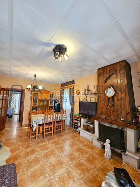 Foto bbe96f37-e5f7-4ba5-88cc-b6d4aa8d4ee6. Casa amb xemeneia aparcament piscina a Bellvei