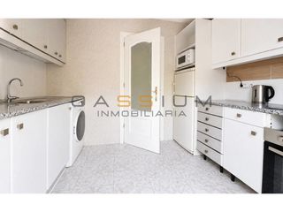 Pis  Carrer del bamb�. Piso de 55 m� en 3.� planta: 3 habitaciones y mucha luz en corne