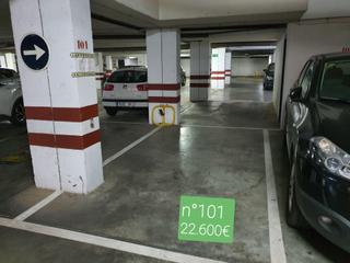 Parking voiture à Calle luis montoto 63. Plaza de garaje edificio emperador