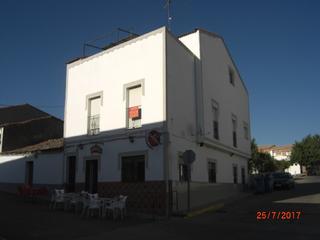 Edifici a Monesterio. Edificio  monesterio barrio de la cruz