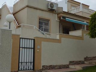 Maison à Avenida tomas boj andreu 29. Dúplex en los altos, cerca hospital torrevieja