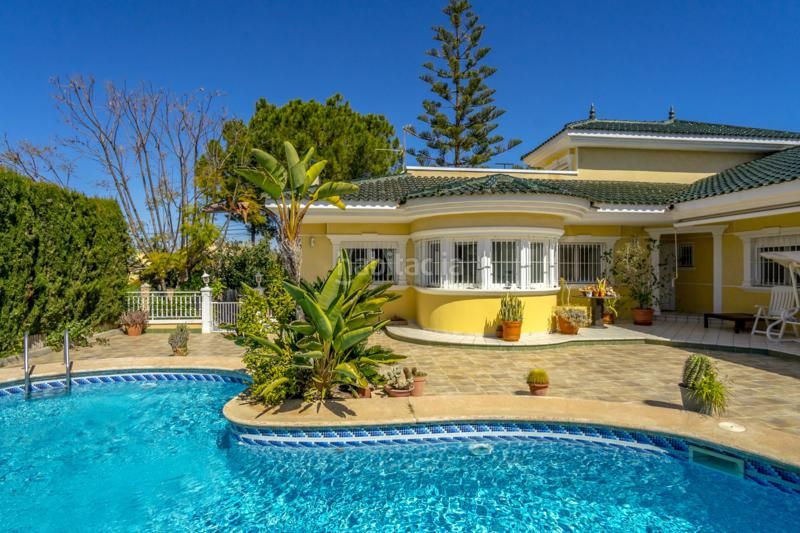 Foto 00e6208c-0251-4607-8ede-b0970fdf1d09. Chalet en avenida miguel de unamuno 17 chalet de lujo en torreta florida en Torrevieja
