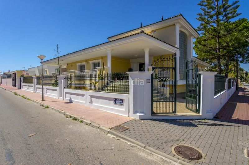 Foto 0d7b1615-0c3d-4033-848b-3470461582e5. Chalet en avenida miguel de unamuno 17 chalet de lujo en torreta florida en Torrevieja
