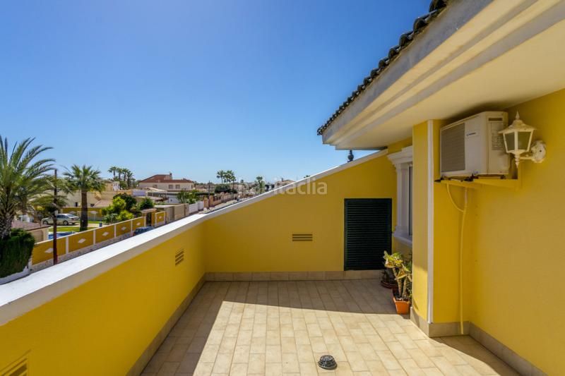 Foto 6b33fe96-2010-45c8-9fe2-27120fb7bd54. Chalet en avenida miguel de unamuno 17 chalet de lujo en torreta florida en Torrevieja