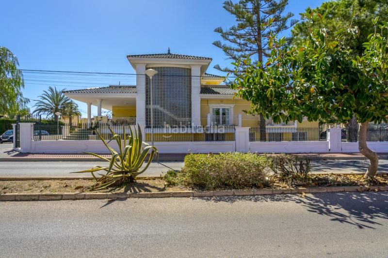 Foto f0e5678b-8a07-464e-8a5e-883a1f9502d7. Chalet en avenida miguel de unamuno 17 chalet de lujo en torreta florida en Torrevieja