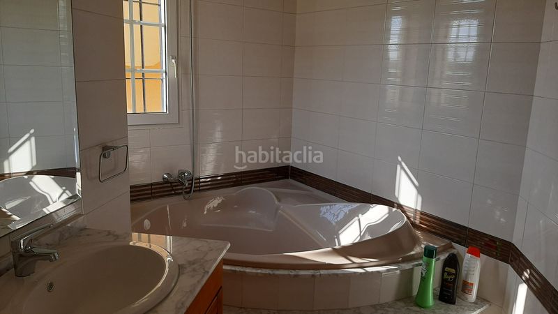 Foto bebf6560-b042-41f1-a124-168a7d8cdbc0. Chalet en urbanización Veneziola golf 125 chalet en la manga, murcia, con puerto de atraque en Manga del Mar Menor (La)