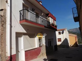 Casa adosada en Sant josep 13. Oportunidad masriudoms