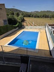 Flat  Llevadora maria vives. Apartamento con piscina  parking  trastero en calafell