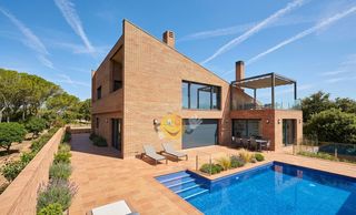 Chalet in Mirador 8. Oportunidad casa creixell