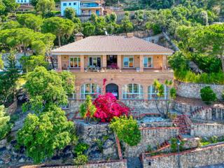 Casa a Les iuques 109. Amplia casa en venta en santa cristina daro