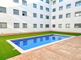Appartement in Jacint verdaguer 4. Luminoso piso con terraza, piscina y parking en el centro de san