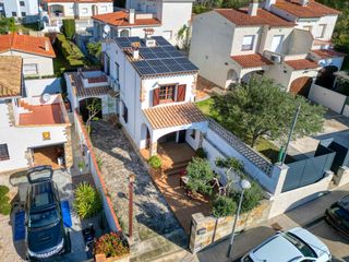 Casa en Ricardell 27. Casa unifamiliar en venta con licencia tur�stica en lescala