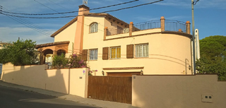 Haus  Muga 73. Gran oportunidad en lescala  casa con licencia turística en vigo