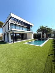 Xalet a Torre Valentina-Mas Vilar de La Mutxada-Treumal. Elegancia y exclusividad frente al mediterráneo