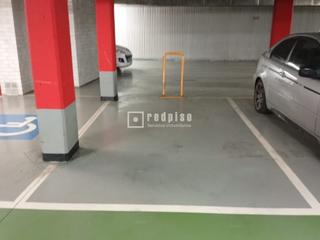 Parking voiture à Guinea  3. Plaza de garaje en delicias