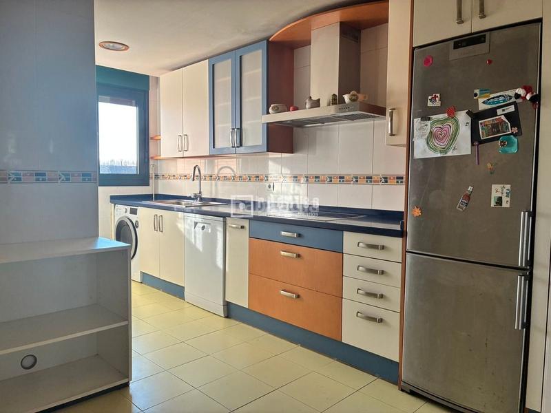 Foto 29ca2843-538b-4a60-bb6c-623f77cd6e6d. Rent flat in de los castaños 31 in Covaresa Valladolid