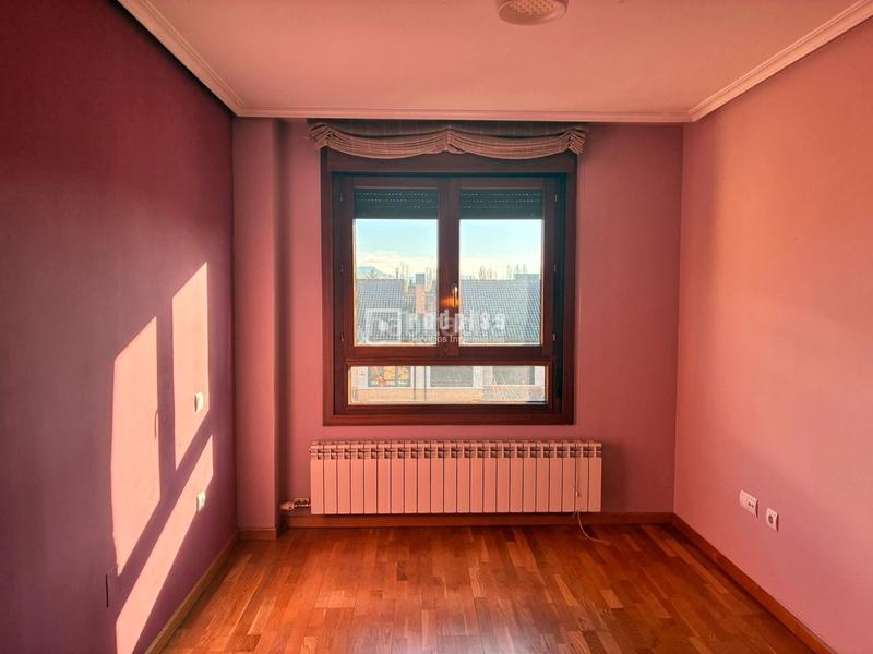 Foto f06cf137-a416-487d-8f45-9e406a79c9fd. Rent flat in de los castaños 31 in Covaresa Valladolid